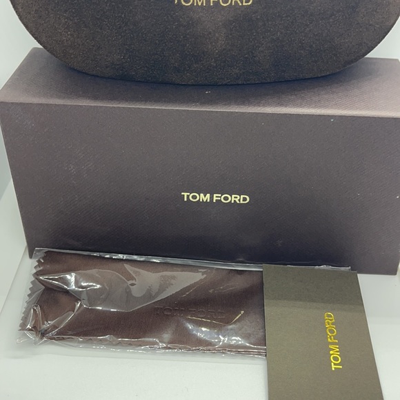 Brand New Tom Ford Half Moon sunglass case/Cloth - Picture 2 of 6